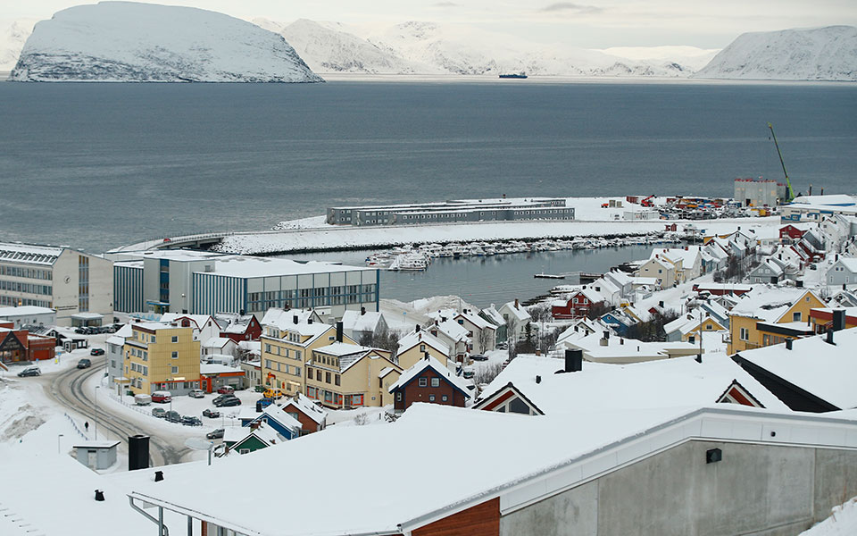 νορβηγία-ακίνητα-δίπλα-σε-στρατιωτικ-562099339