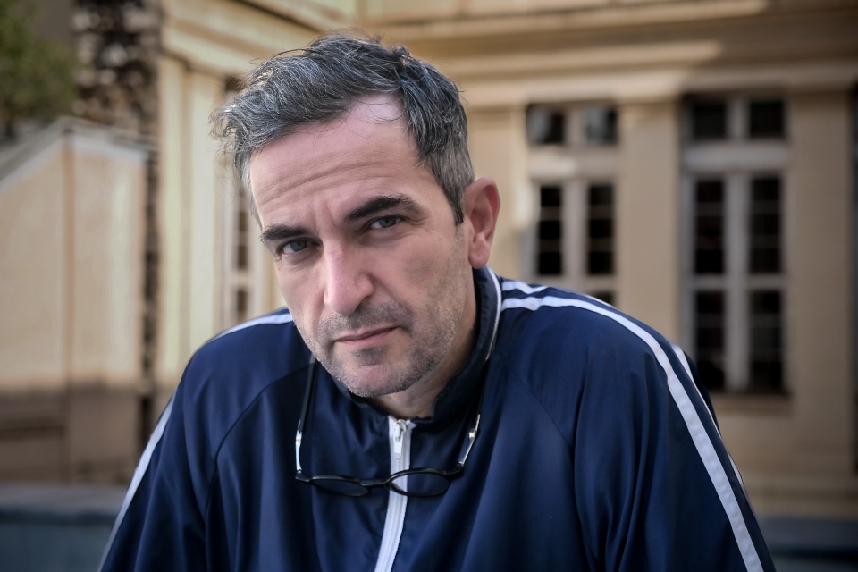 Άρης Σερβετάλης στην «Κ»: «Όταν δεν είχα Θεό, ήμουν καταστροφή»-4