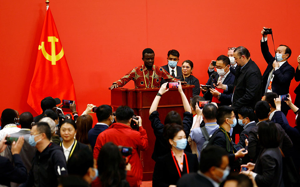 κίνα-καμία-γυναίκα-στο-πολιτικό-γραφε-562105717