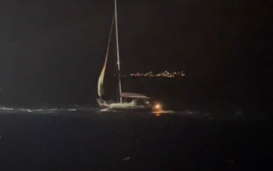 ιστιοφόρο-με-75-μετανάστες-ρυμουλκήθηκ-562102750