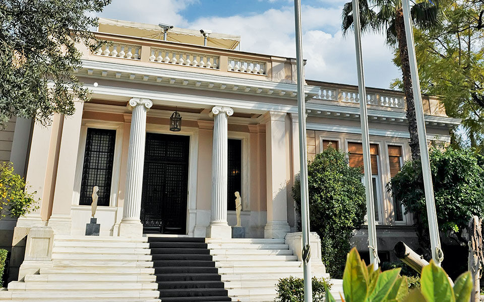 θεωρείο-αγγλοι-σύμβουλοι-στο-μαξίμου-562083478