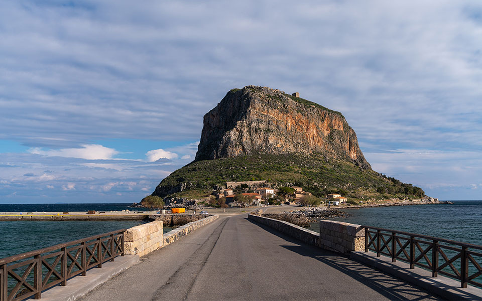 Μονεμβασιά: 5 στάσεις μέσα και έξω από την καστροπολιτεία-2
