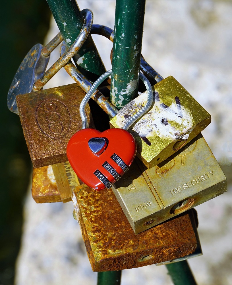 Τα λουκέτα της αγάπης στην παραλία της Θεσσαλονίκης-2