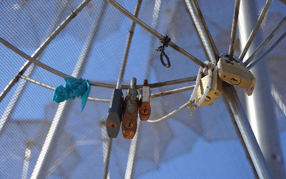 Τα λουκέτα της αγάπης στην παραλία της Θεσσαλονίκης-1