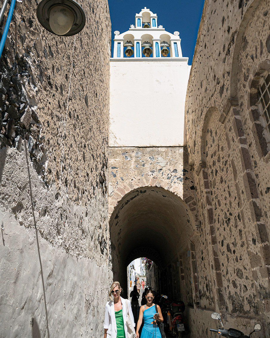 Σαντορίνη: Γνωρίζουμε την άγνωστη γειτονιά των Καθολικών στην Καλντέρα-7