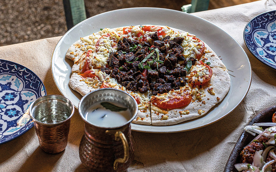 η-παράδοση-της-ανατολής-μοσχοβολάει-σ-562081240