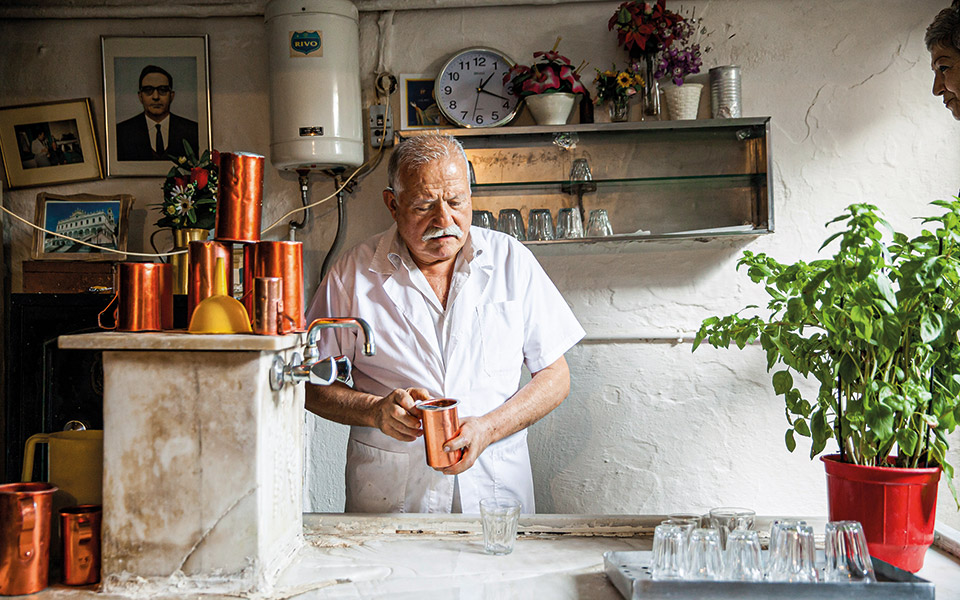 βόλτα-στα-φαγάδικα-της-πλατείας-θεάτρ-562100953