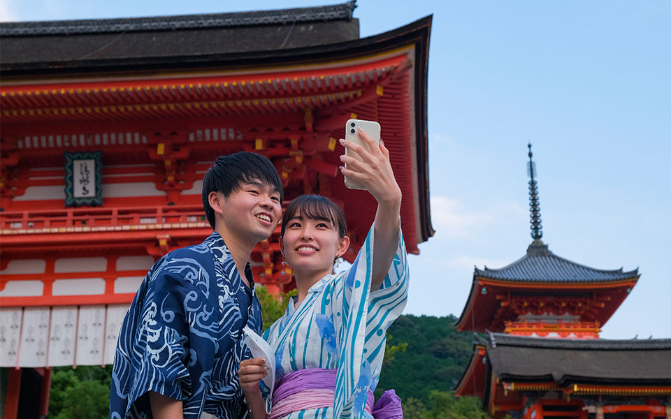 To Κιότο υποδέχεται τους τουρίστες ξανά και θέτει τους όρους του-1
