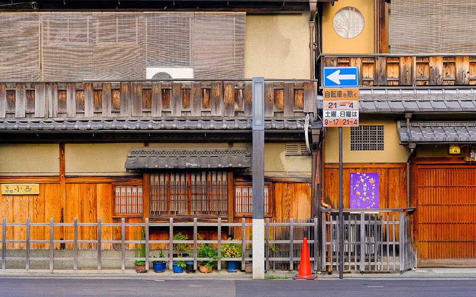 To Κιότο υποδέχεται τους τουρίστες ξανά και θέτει τους όρους του-2