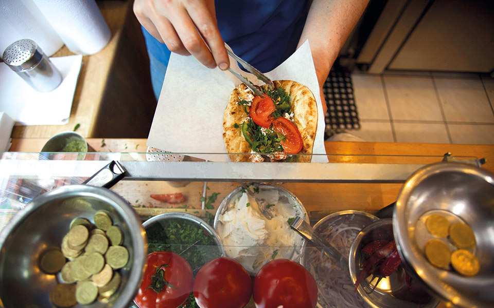 πέντε-οικογενειακά-μαγαζιά-με-ιστορί-562091782