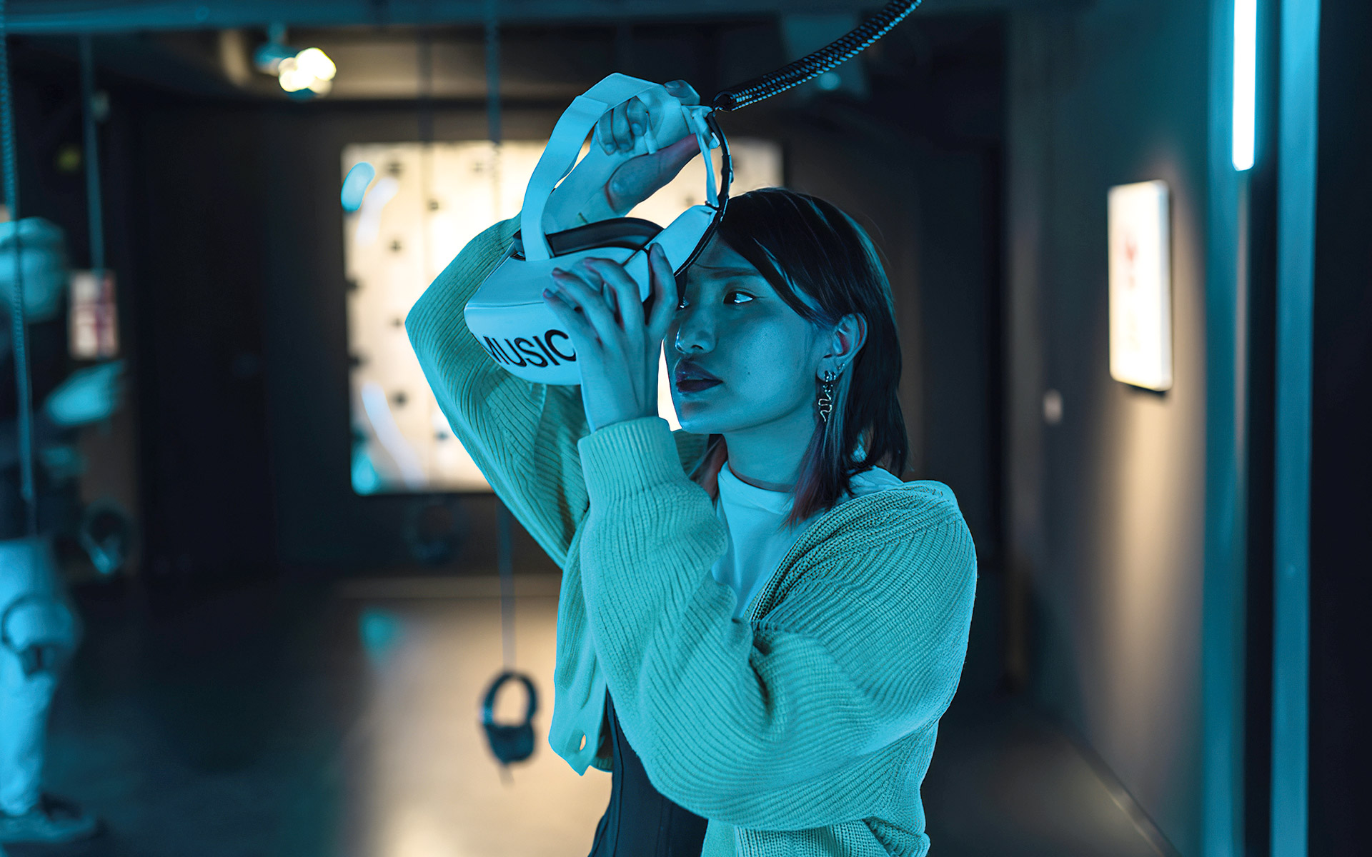 μομεμ-tαξίδι-στο-παρελθόν-και-το-μέλλον-562095778