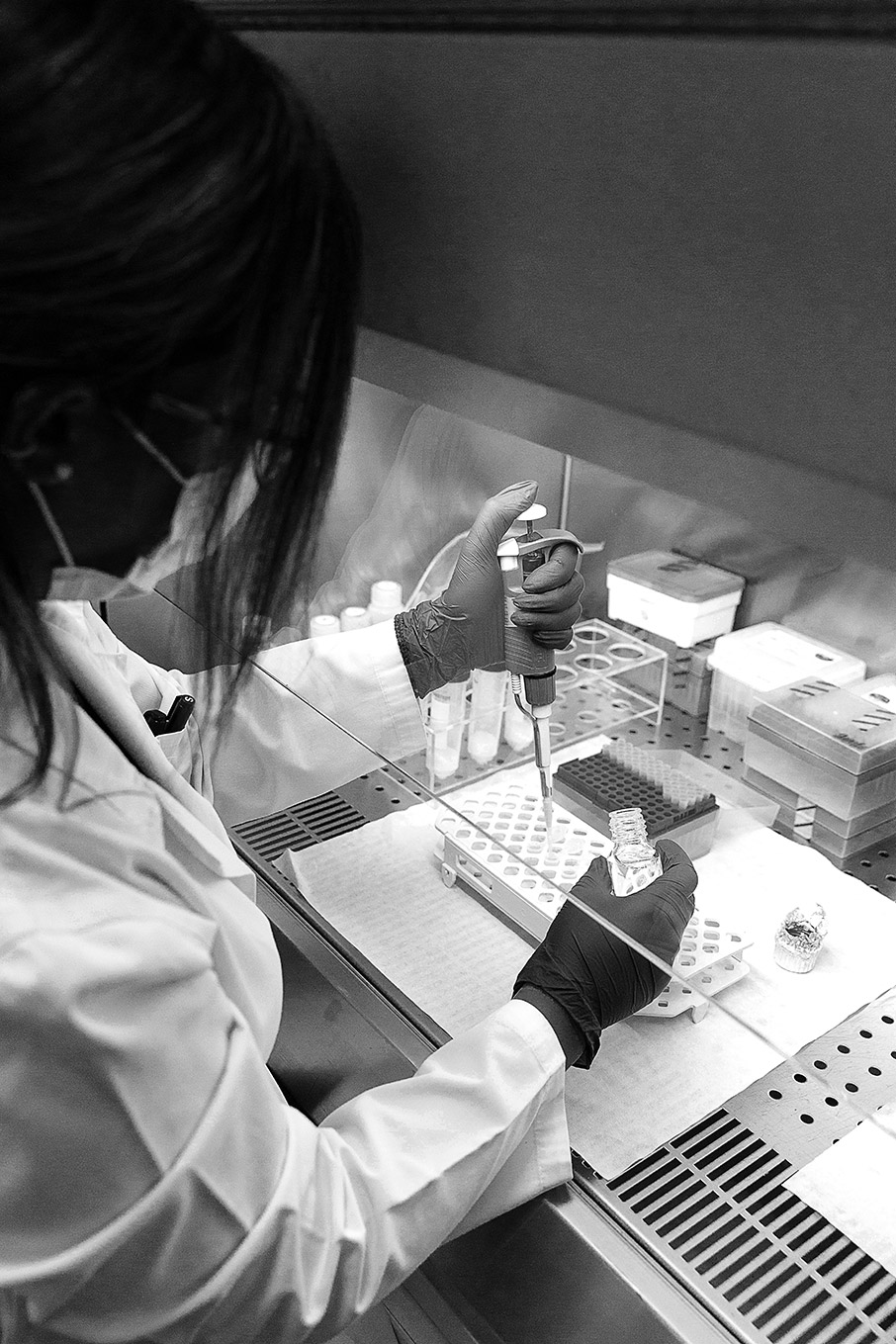 Ιωάννινα: Το εργαστήριο που ερευνά τα μυστικά για τον COVID-19-4