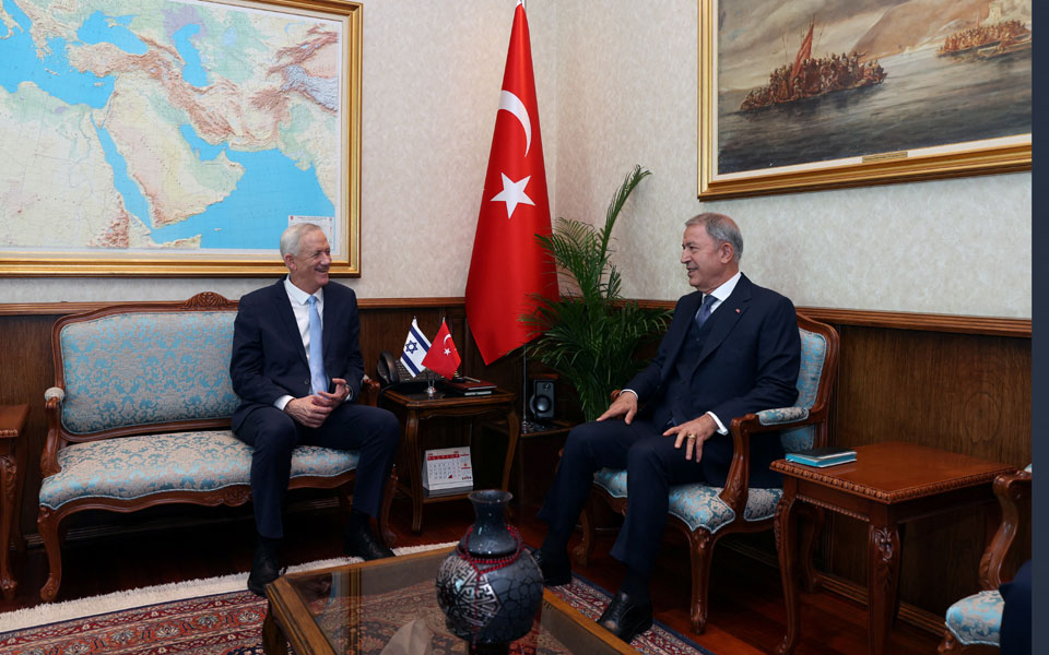 Στην Άγκυρα ο Υπουργός Άμυνας του Ισραήλ Μπένι Γκαντζ – Συνάντηση με Ακάρ-2