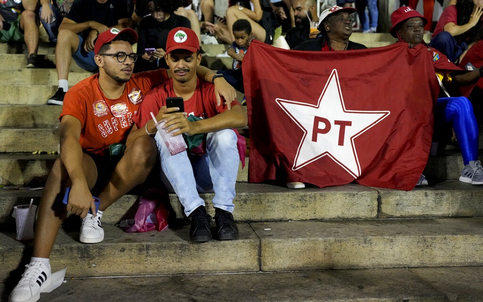 Βραζιλία: Σε δεύτερο γύρο θα κριθούν οι εκλογές, ισχνό προβάδισμα Λούλα-1