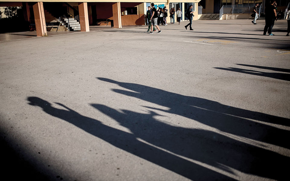 ο-δάσκαλος-σκέφτεται-μήπως-μπλέξω-562094233