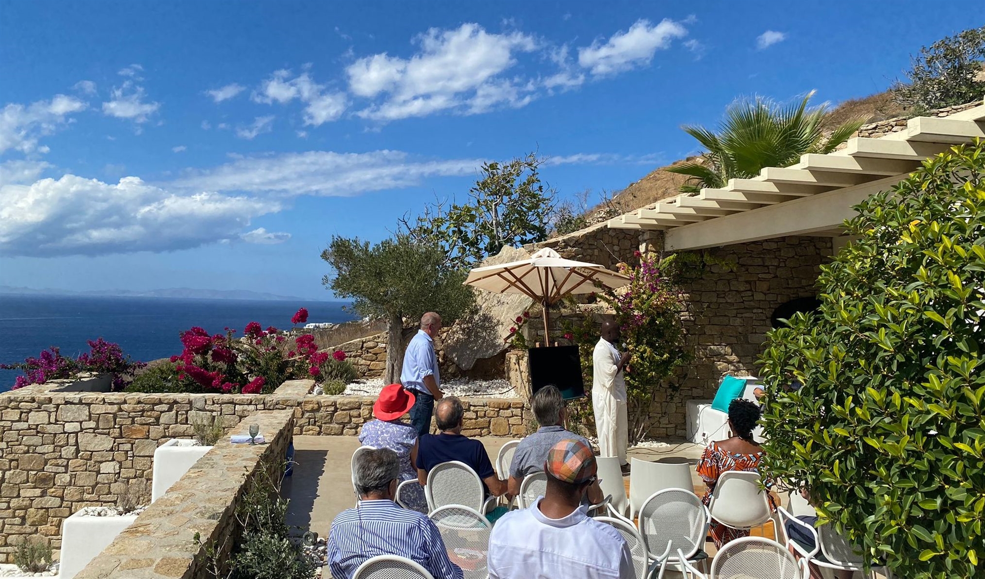 απόβαση-στη-μύκονο-85-στελεχών-εταιρε-562083007