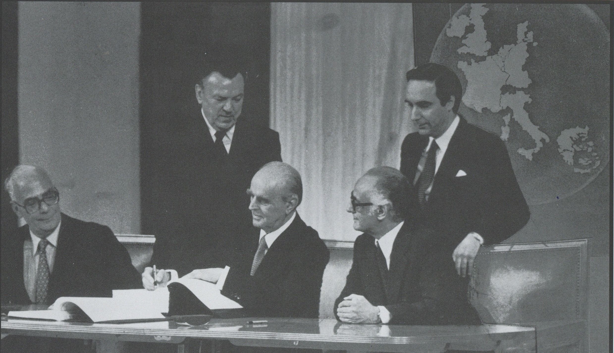 το-βράδυ-που-άλλαξε-η-πορεία-της-ελλάδα-562082767