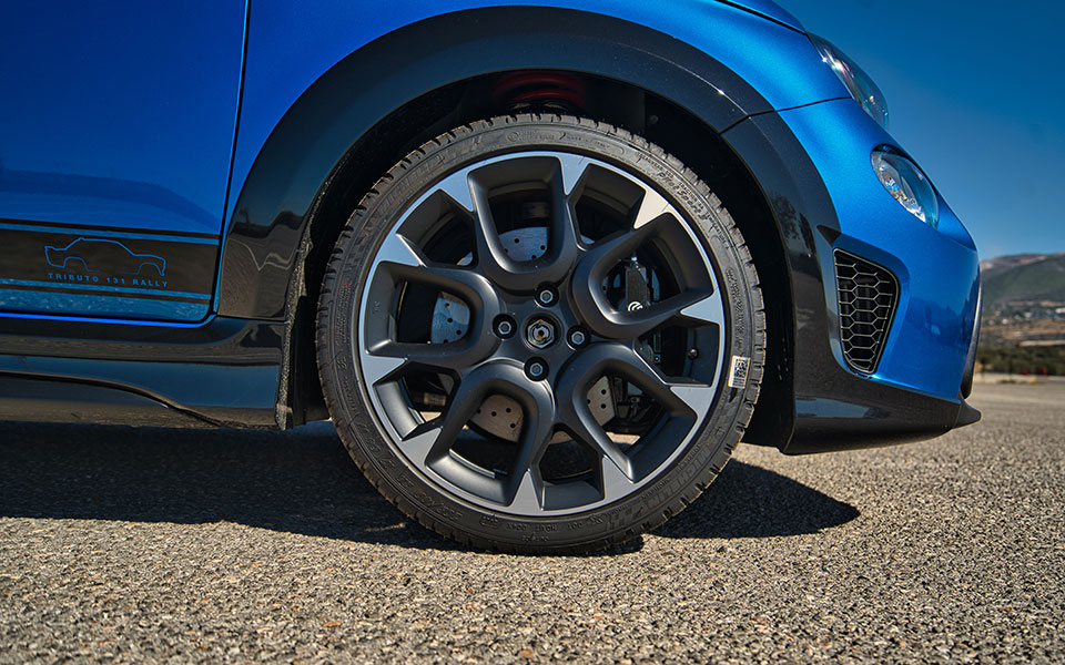 Συναντήσαμε το συλλεκτικό Abarth 695 Tributo 131 Rally-2