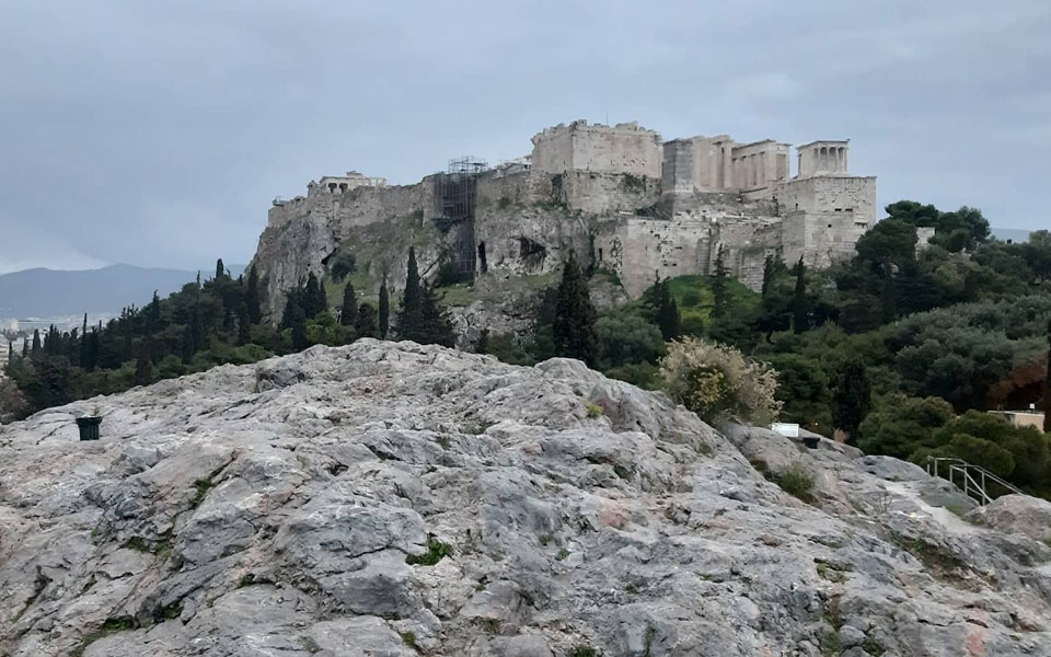 ακρόπολη-νεκρή-η-γυναίκα-που-έπεσε-από-562075756