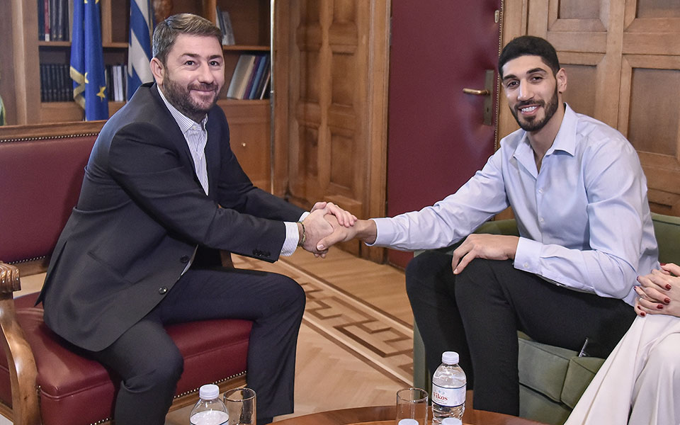 Συνάντηση Ανδρουλάκη – Ενές Καντέρ στη Βουλή (εικόνες)-1