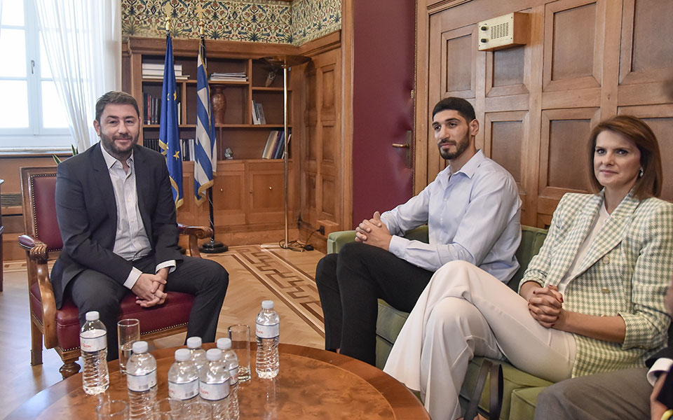 Συνάντηση Ανδρουλάκη – Ενές Καντέρ στη Βουλή (εικόνες)-2