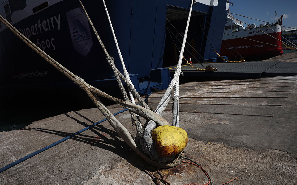 απαγορευτικό-απόπλου-δεμένα-τα-πλοία-562096957