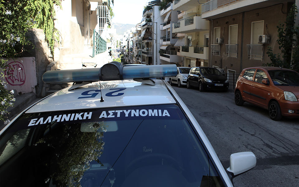 πειραιάς-χειροπέδες-σε-57χρονο-για-επεν-562079320