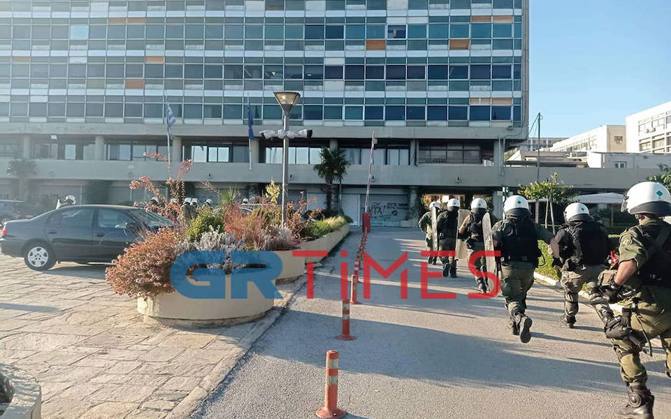 θεσσαλονίκη-επεισόδια-στο-απθ-μετά-τη-562097689