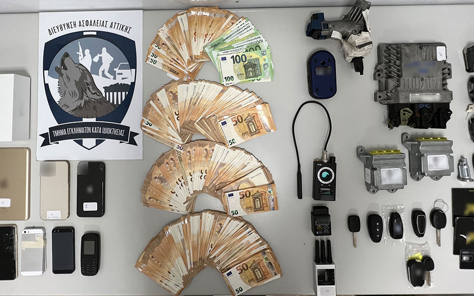 Εννέα συλλήψεις για διακίνηση μεταναστών και κλοπές οχημάτων-1