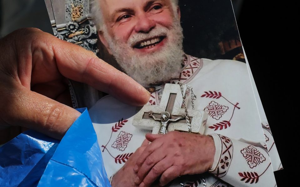 η-πρώτη-αντίδραση-του-ιερέα-των-αγίων-ι-562106668