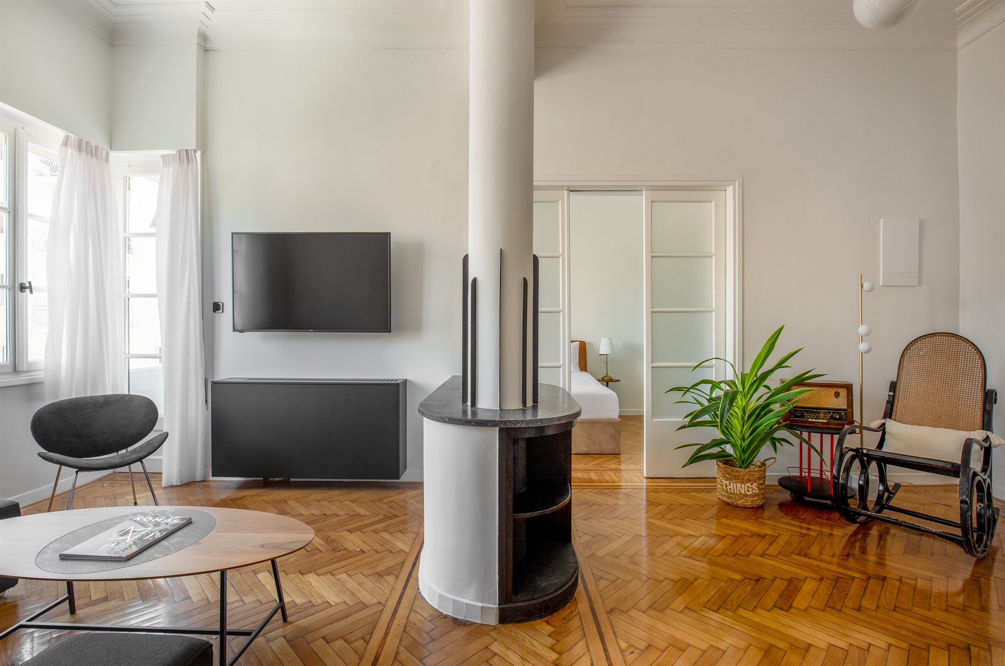 Τα Eξάρχεια ανθίζουν πίσω από τις λαμαρίνες-5