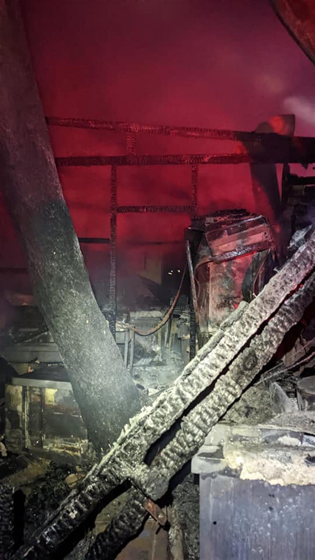 Χαλκιδική: Beach bar κάηκε ολοσχερώς (εικόνες)-1