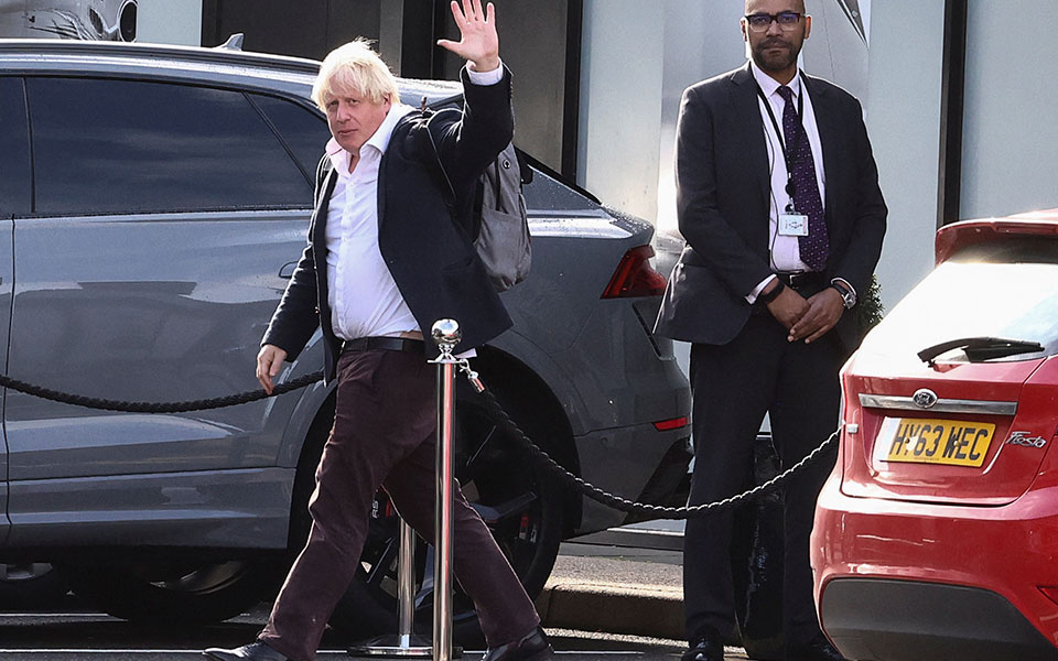 βρετανία-ο-μπόρις-τζόνσον-επέστρεψε-κ-562105282