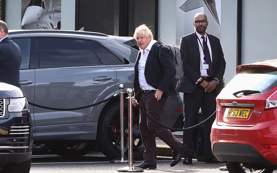 βρετανία-οι-100-του-τζόνσον-το-προβάδι-562105483