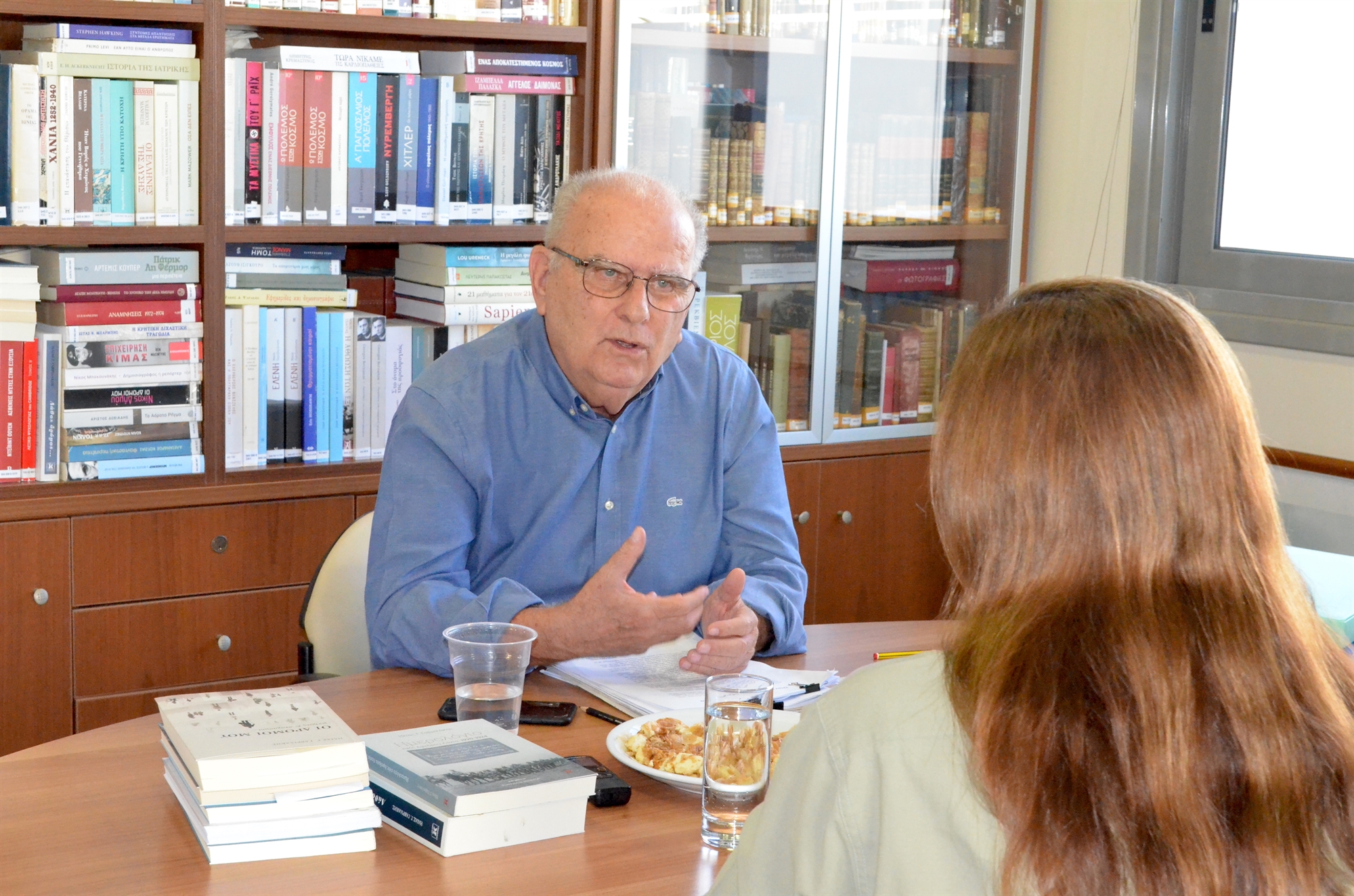 Ηλίας Γαβριλάκης: Αγαπώ την ιατρική όσο και το γράψιμο-1