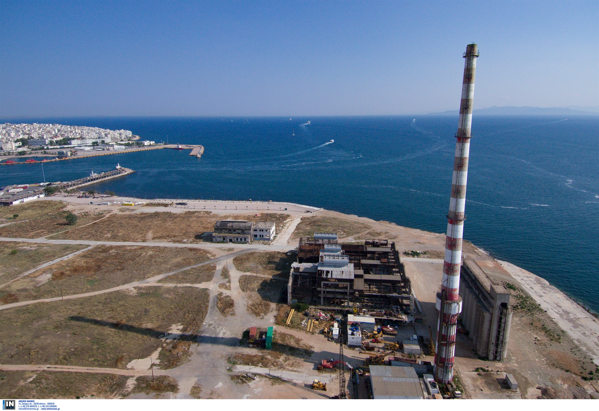 πειραιάς-πόλος-πρασίνου-δίπλα-στο-λιμ-562103320