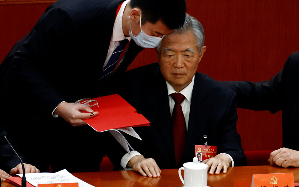 Κίνα: Η μυστηριώδης απομάκρυνση του Χου Τζιντάο από το συνέδριο του ΚΚ (εικόνες)-2