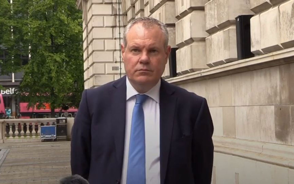 βρετανία-απομακρύνθηκε-από-την-κυβέρ-562081657