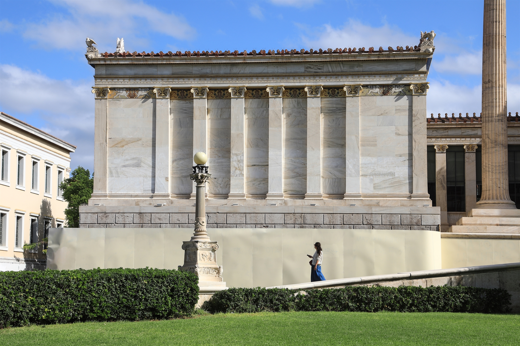 Γράψε – σβήσε στις λαμαρίνες της Ακαδημίας-2