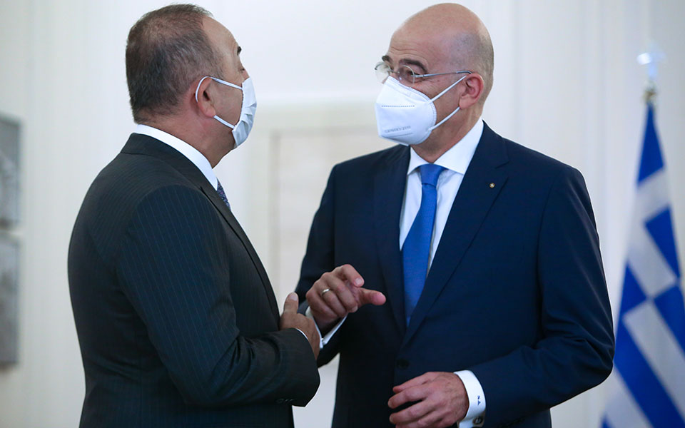 περαστικά-τσαβούσογλου-σε-δένδια-562105537