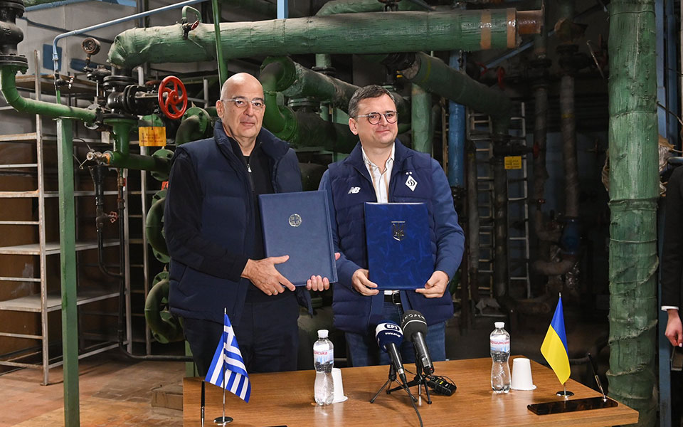 δένδιας-από-κίεβο-aκλόνητη-η-στήριξη-τη-562099381