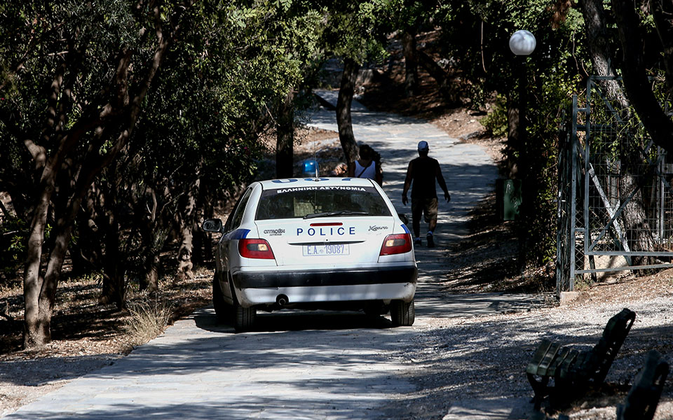 σέρρες-χειροπέδες-σε-διαρρήκτη-που-εί-562095040