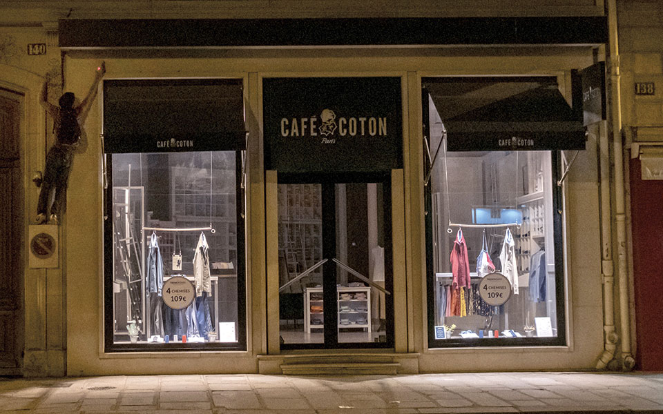 Γάλλοι αθλητές του παρκούρ κατά ενεργειακής σπατάλης – Συμμετέχουν σε «αποστολές συσκότισης»-1