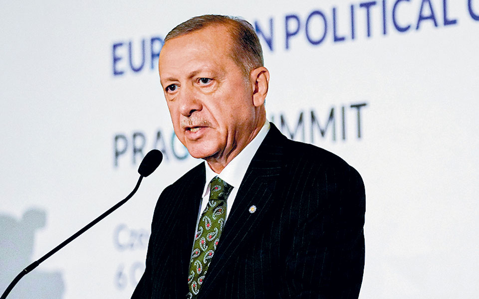 το-διπλό-παιχνίδι-της-άγκυρας-με-εργα-562097011