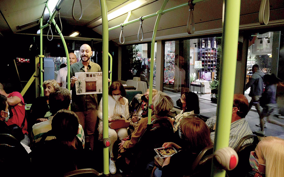 στο-λεωφορείο-της-εβραϊκής-ιστορίας-κ-562102486