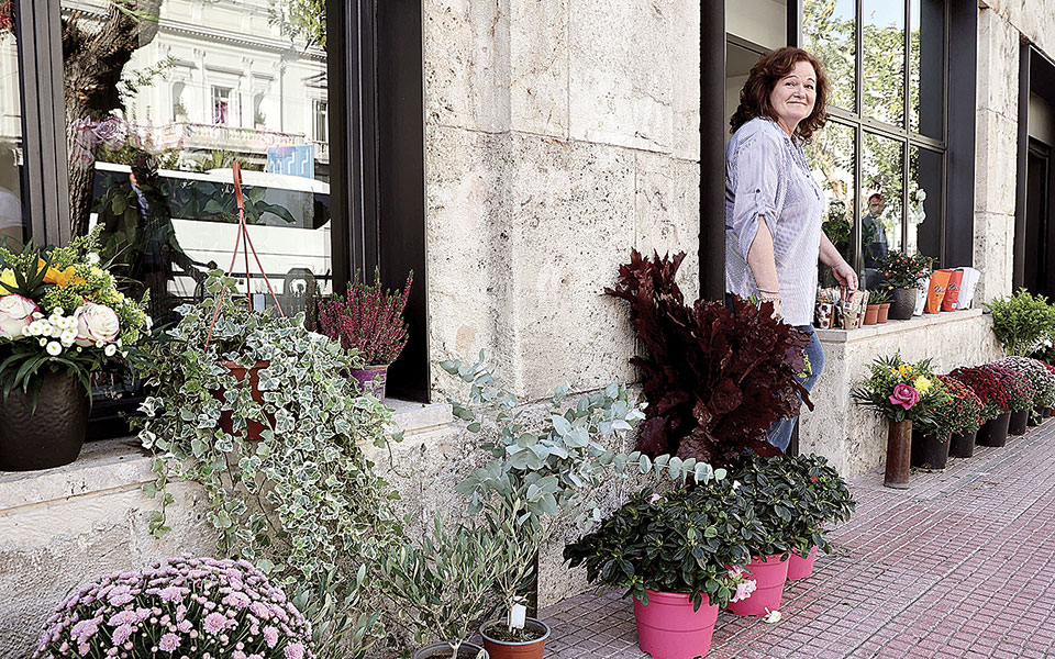 «Ανθισαν» ξανά τα λουλουδάδικα της Βουλής – Συμβολική επανεκκίνηση για το κέντρο-4