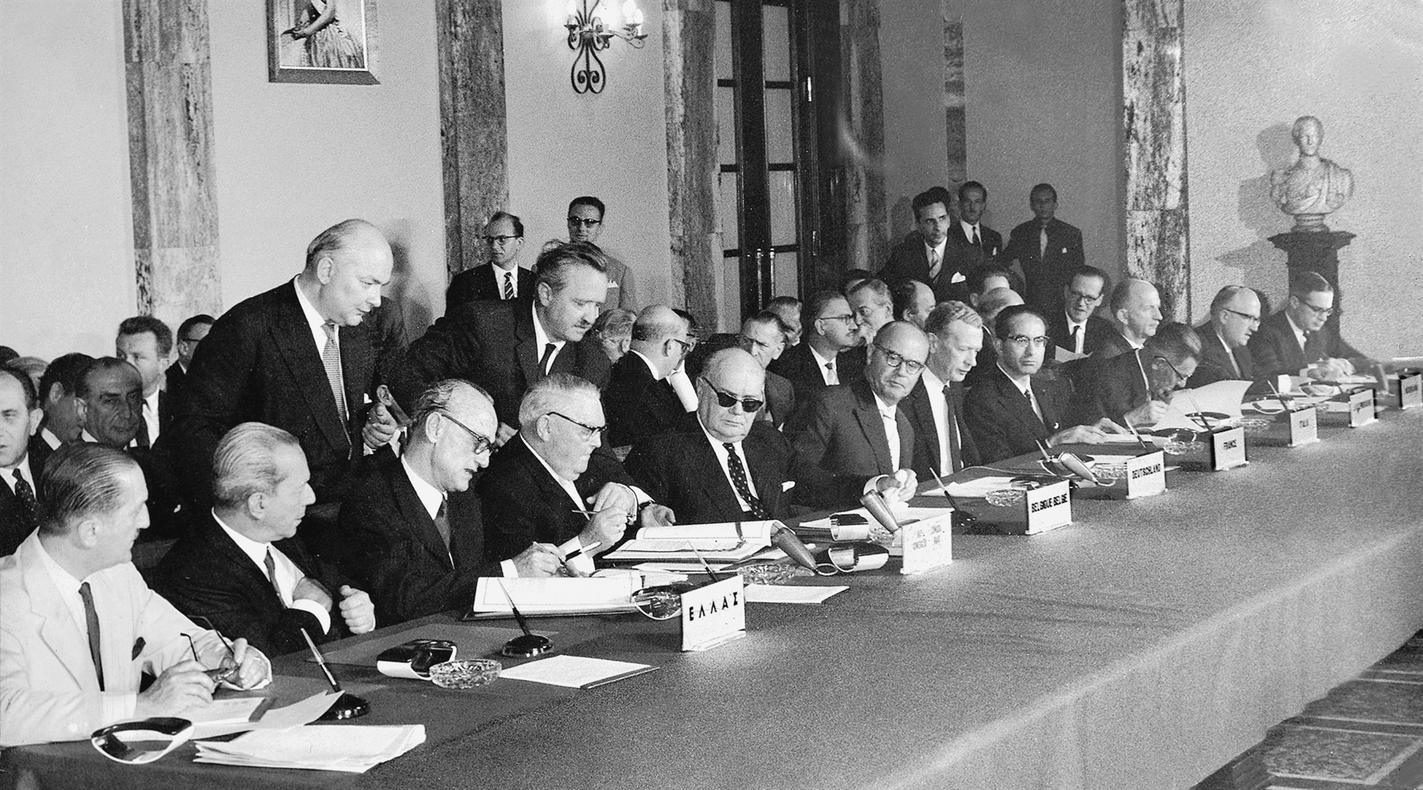 Το βράδυ που άλλαξε η πορεία της Ελλάδας-2