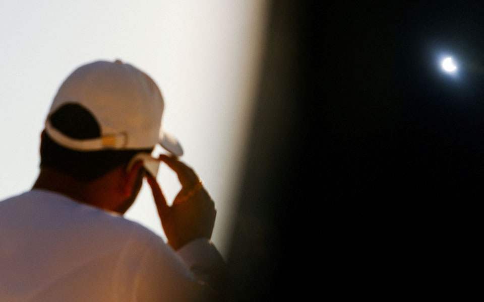 Μαγικές εικόνες από την έκλειψη Ηλίου-6