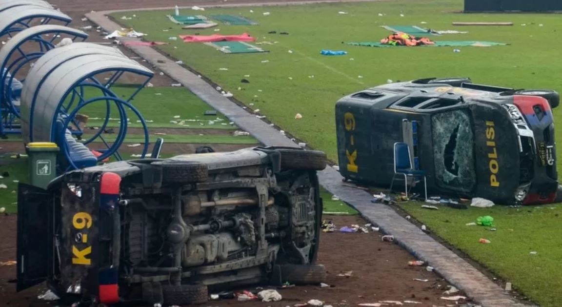 Ινδονησία: 174 νεκροί σε αιματηρά επεισόδια σε αγώνα ποδοσφαίρου-3