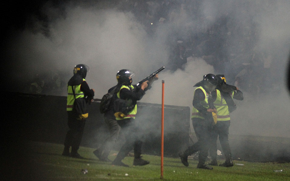 Ινδονησία: 174 νεκροί σε αιματηρά επεισόδια σε αγώνα ποδοσφαίρου-2